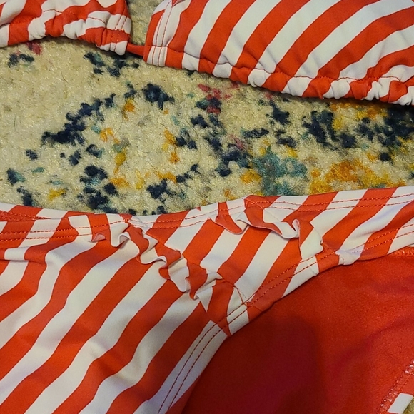 Bikini - Picture 2 of 3